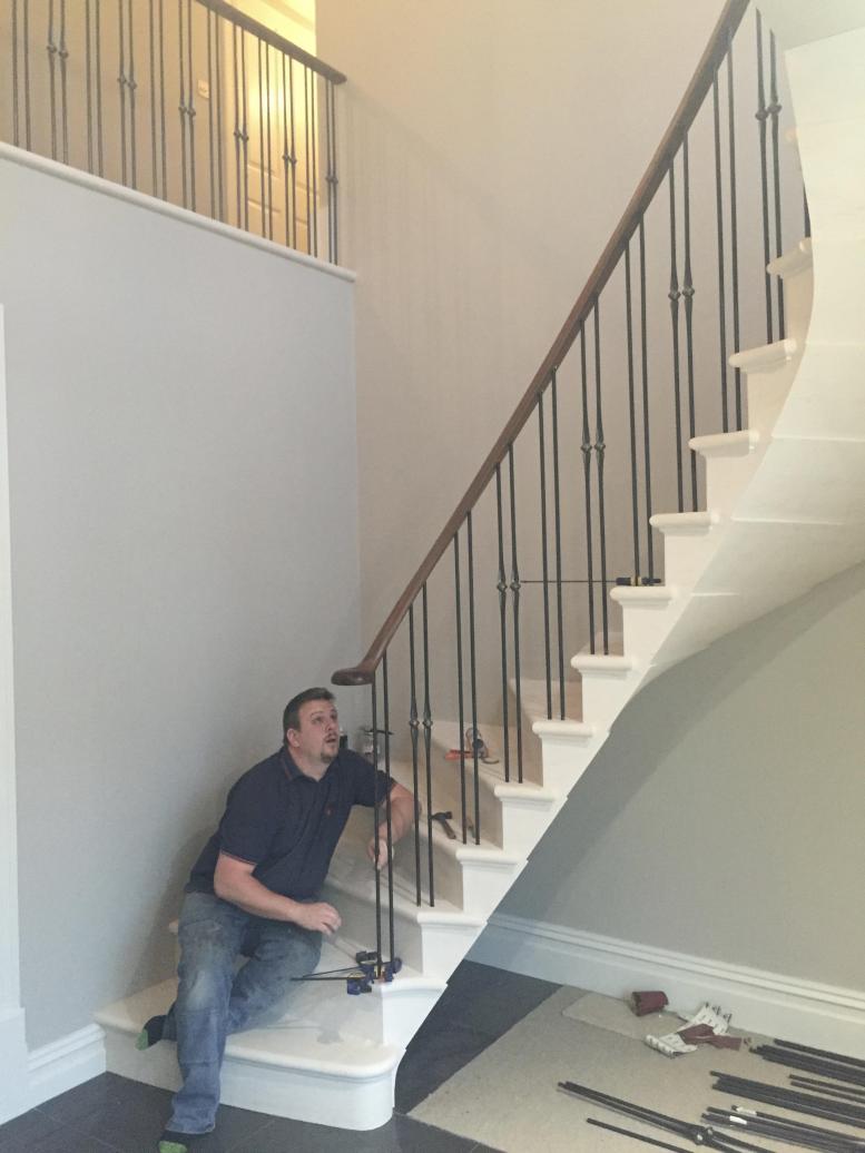 Cantilevered stone staircase fitting of balustrade